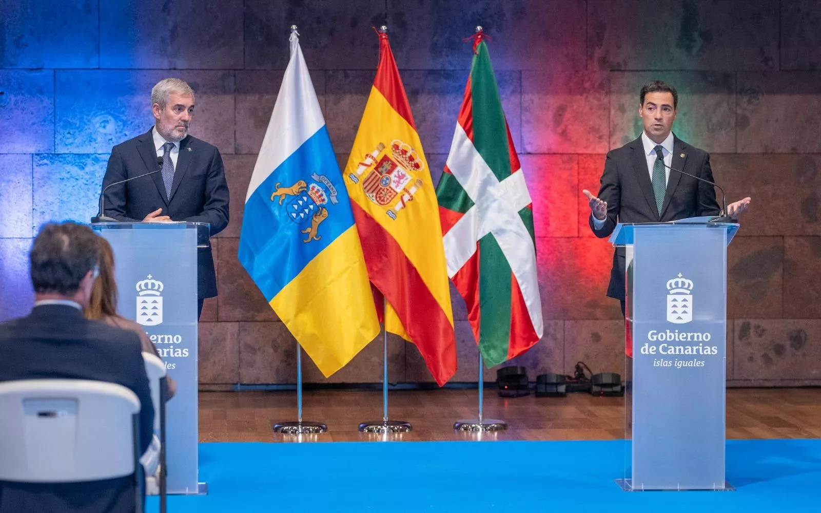 El presidente canario, Fernando Clavijo, y el lehendakari, Imanol Pradales. / GOBIERNO DE CANARIAS