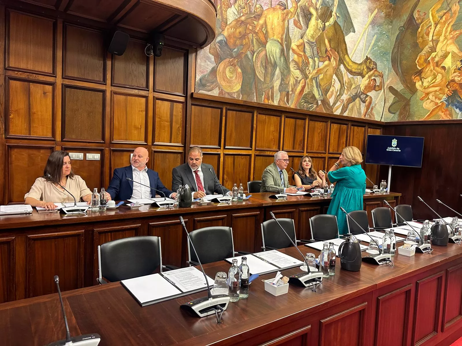 Los grupos de la oposición del Cabildo de Gran Canaria durante el Debate sobre el estado de la isla. MARCOS MORENO