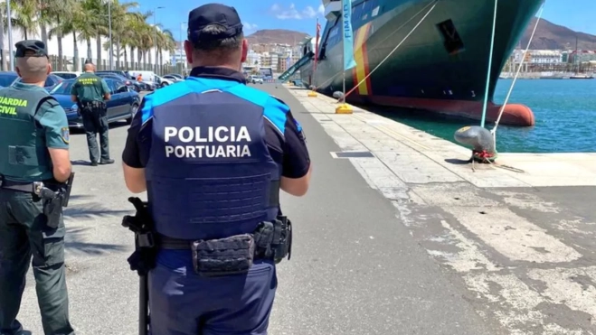 En la imagen, un agente de la Policía Portuaria / POLICÍA PORTUARIA En la imagen, un agente de la Policía Portuaria / POLICÍA PORTUARIA