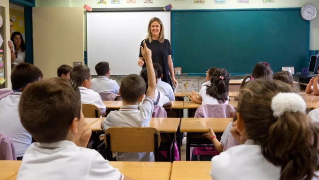 Una profesora en un aula / EFE