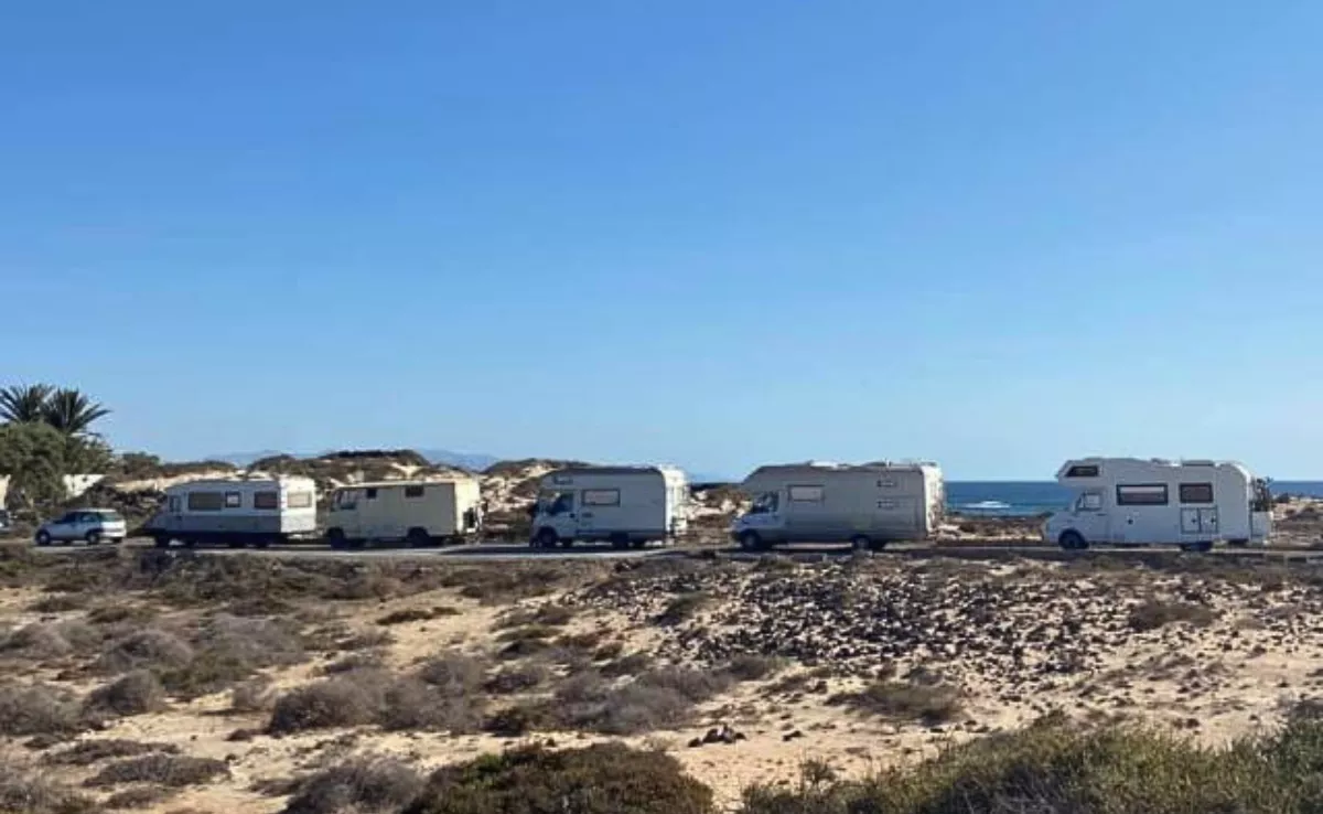 Autocaravanas en una de las playas del norte de Fuerteventura / AYUNTAMIENTO DE LA OLIVA