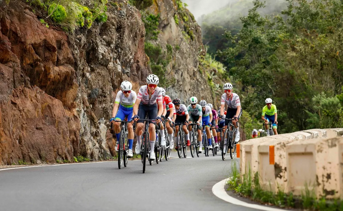 Ciclistas durante una de las etapas de la Vuelta en la isla de Gran Canaria |CEDIDA