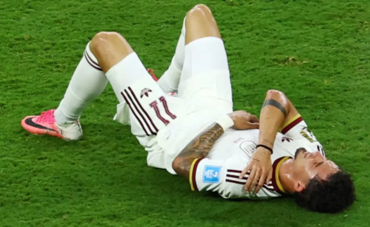 Yeremy Pino se duele durante el Uruguay-España|DAZN