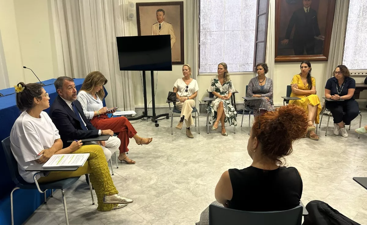 Encuentro del alcalde Bermúdez con la directiva de los centros educativos municipales |CEDIDA