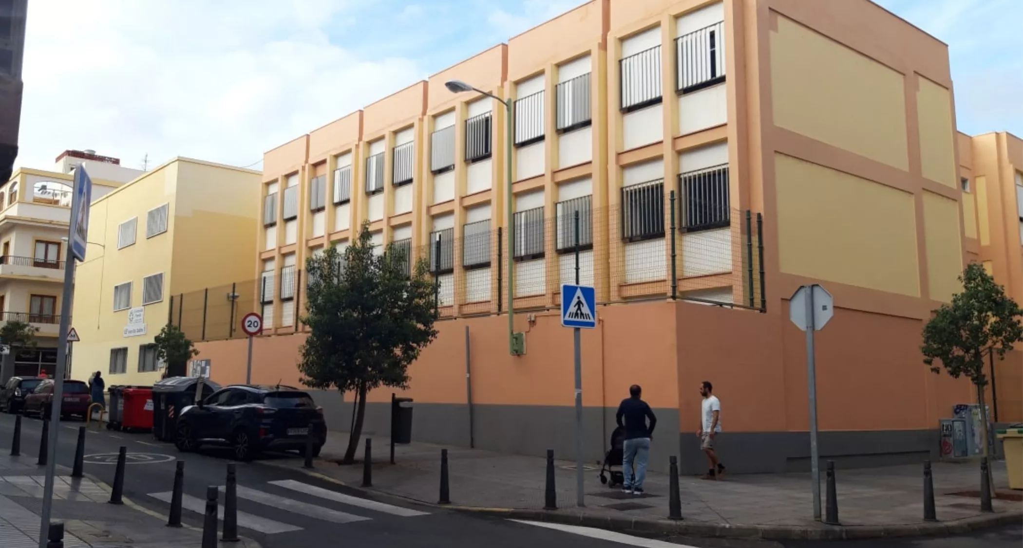 Las Palmas pagará más de 105.000 euros en intereses por retrasarse en el pago del mantenimiento de los colegios. / AH