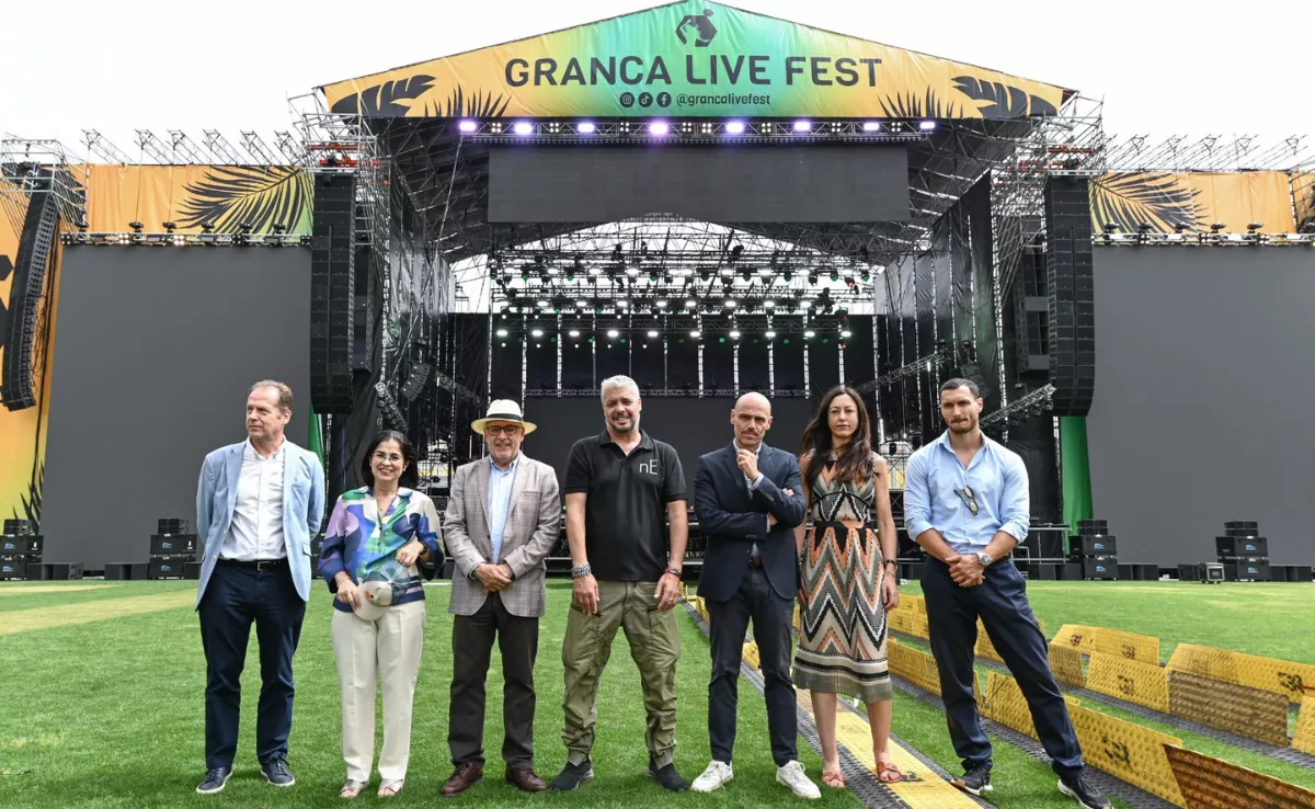 La alcaldesa Carolina Darias junto a otras autoridades en el montaje del Granca Live Fest / AYUNTAMIENTO DE LAS PALMAS DE GRAN CANARIA