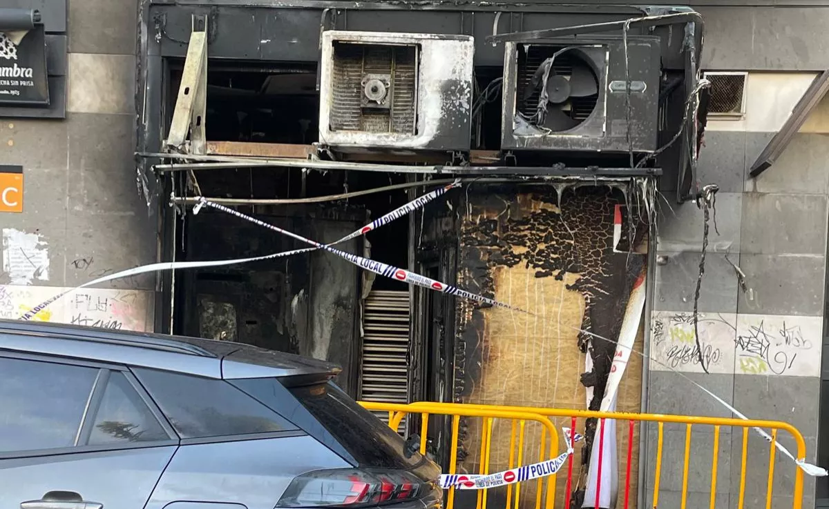 Interior del local de máquinas expendedoras que se incendió en La Laguna. / CEDIDA