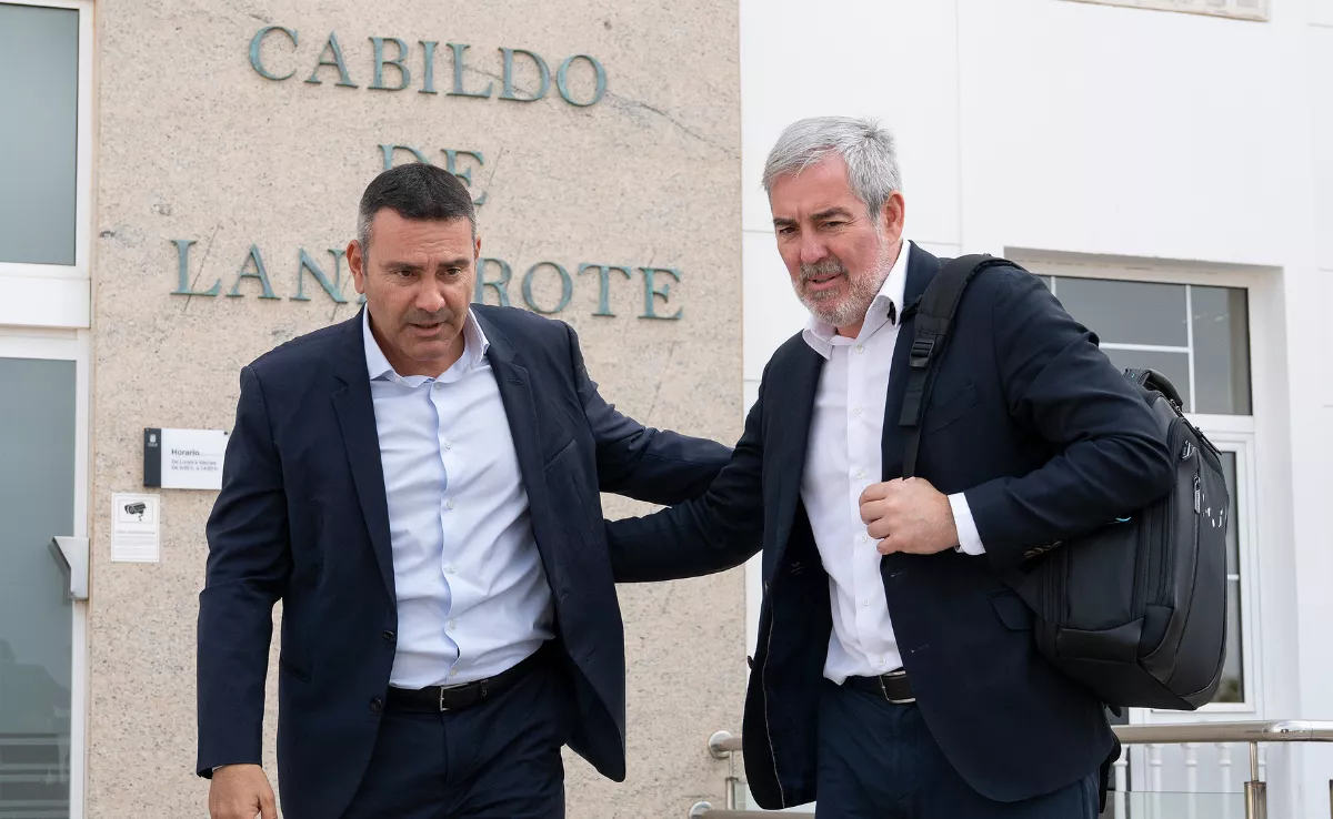 El presidente del Gobierno de Canarias, Fernando Clavijo, se reunió este miércoles con el presidente del Cabildo de Lanzarote, Oswaldo Betancort / ADRIEL PERDOMO - EFE