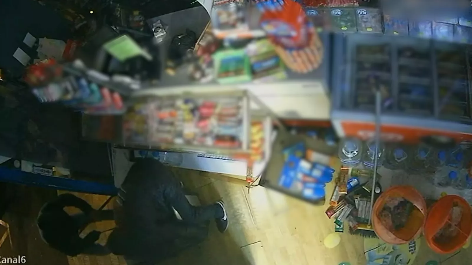 Imagen de un robo cometido en estaciones de servicio en Tenerife. / GUARDIA CIVIL 