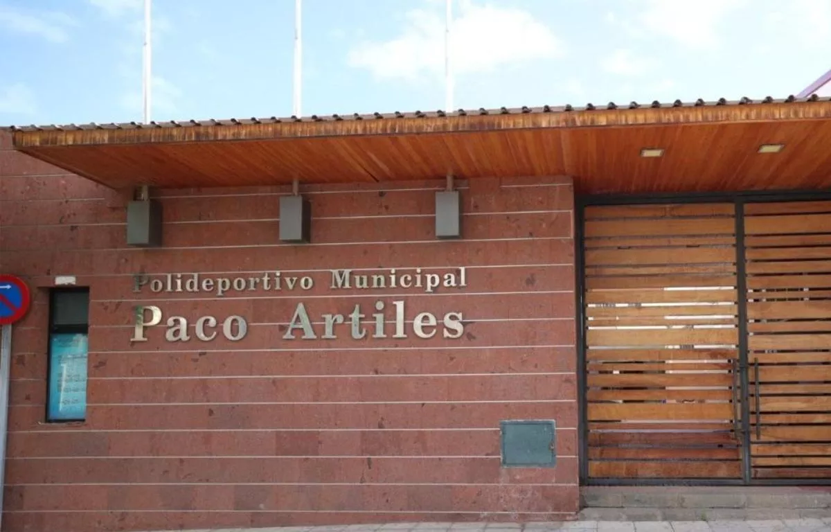 Fachada del polideportivo Paco Artiles, en Telde. AH