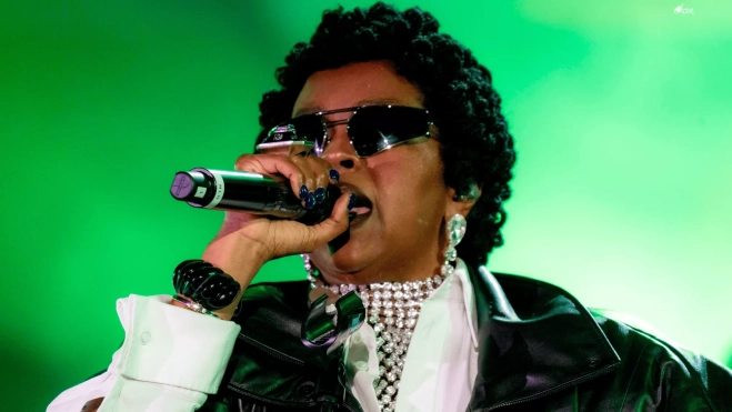 Lauryn Hill, en pleno rapeo, durante el Granca Live Fest. / AH