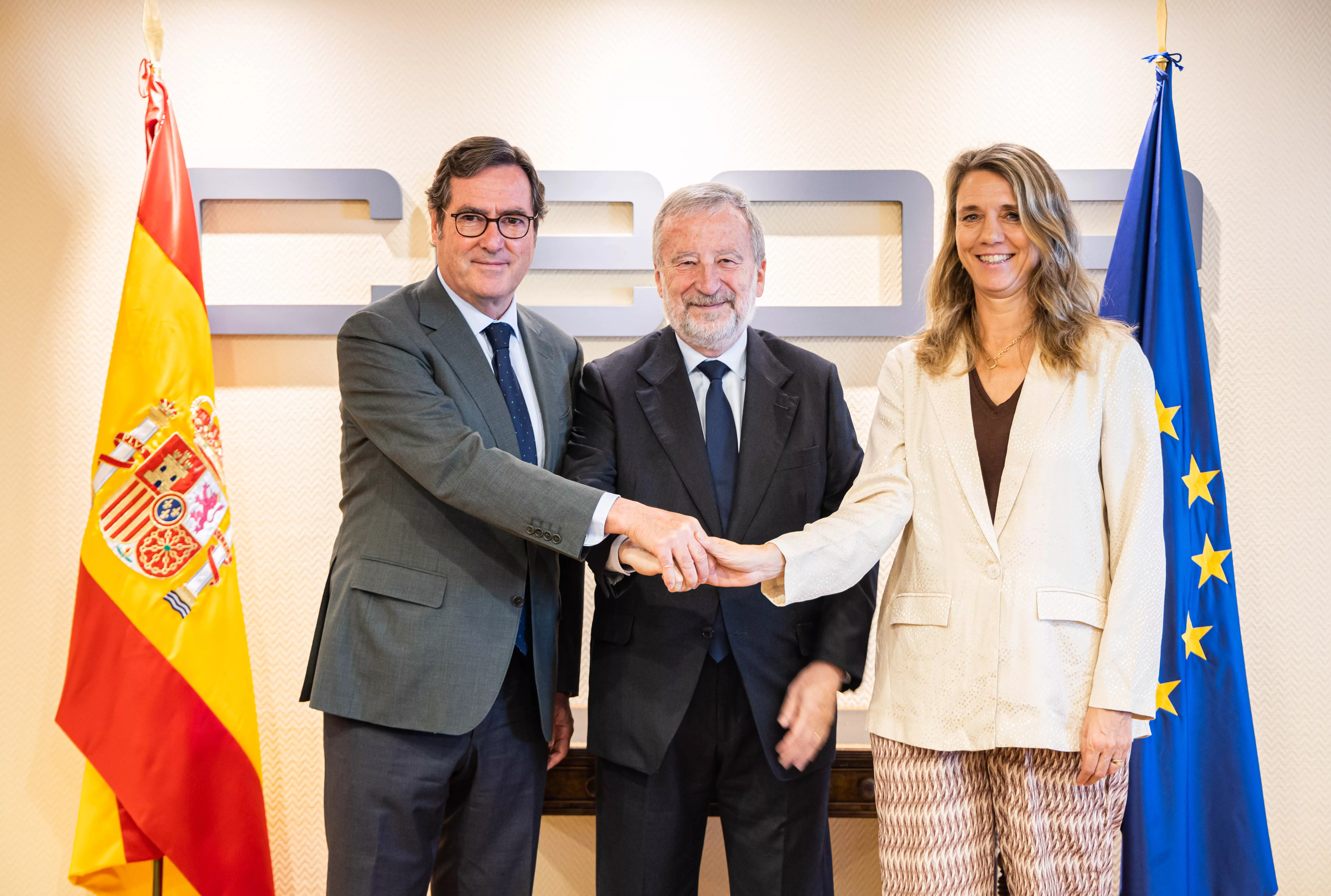 CaixaBank, CEOE y CEPYME movilizan 50.000 millones en financiación para empresas y pymes. CAIXABANK