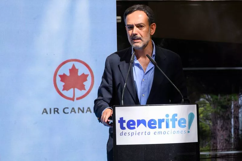 El vicepresidente tinerfeño, Lope Afonso, presenta las nuevas conexiones de la isla con Toronto y Montreal de Air Canada./ CEDIDA