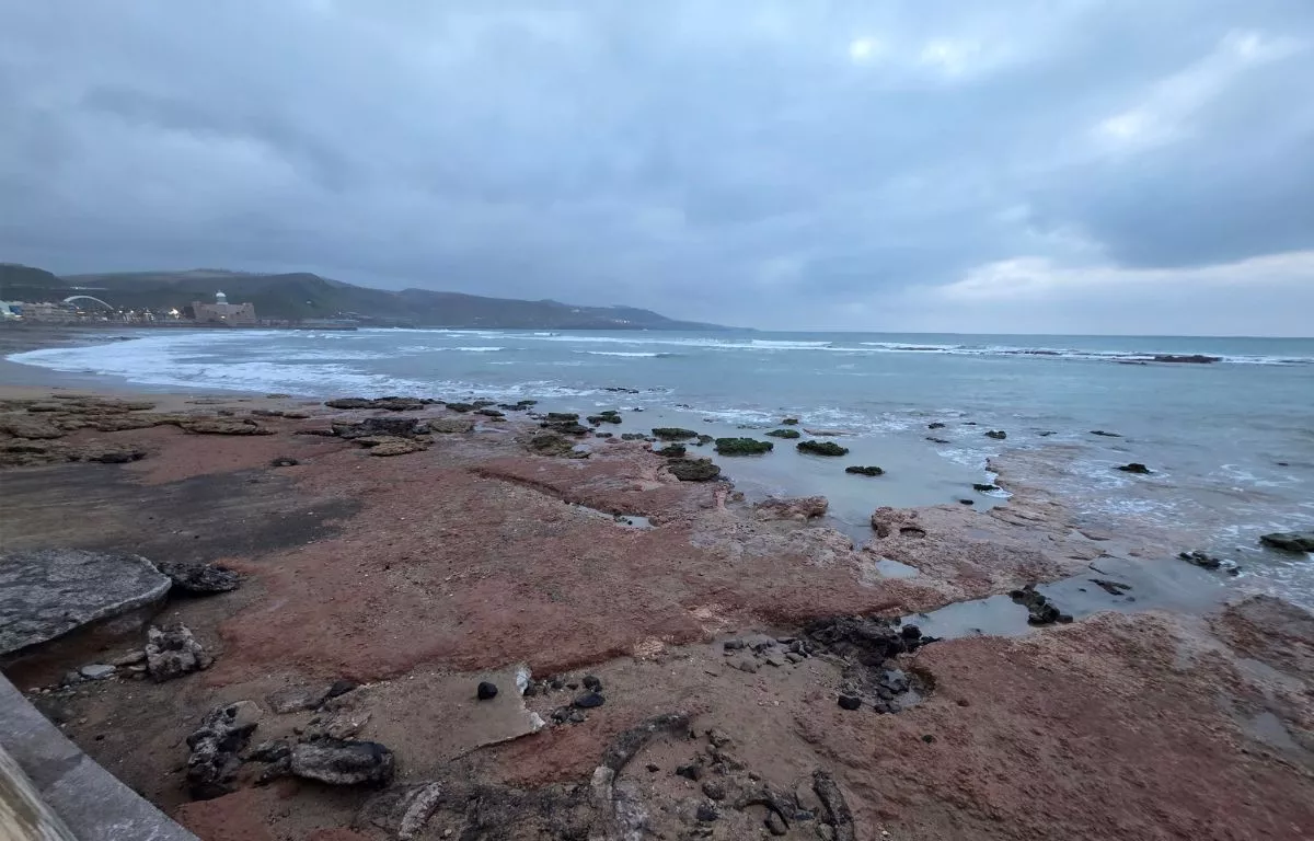 Estado actual de la playa de Las Canteras, a la altura de Punta Brava. ALBERTO LEY