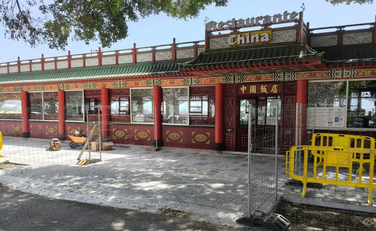 Pavimento colocado en la parte frontal del restaurante chino de la avenida de Anaga |CEDIDA