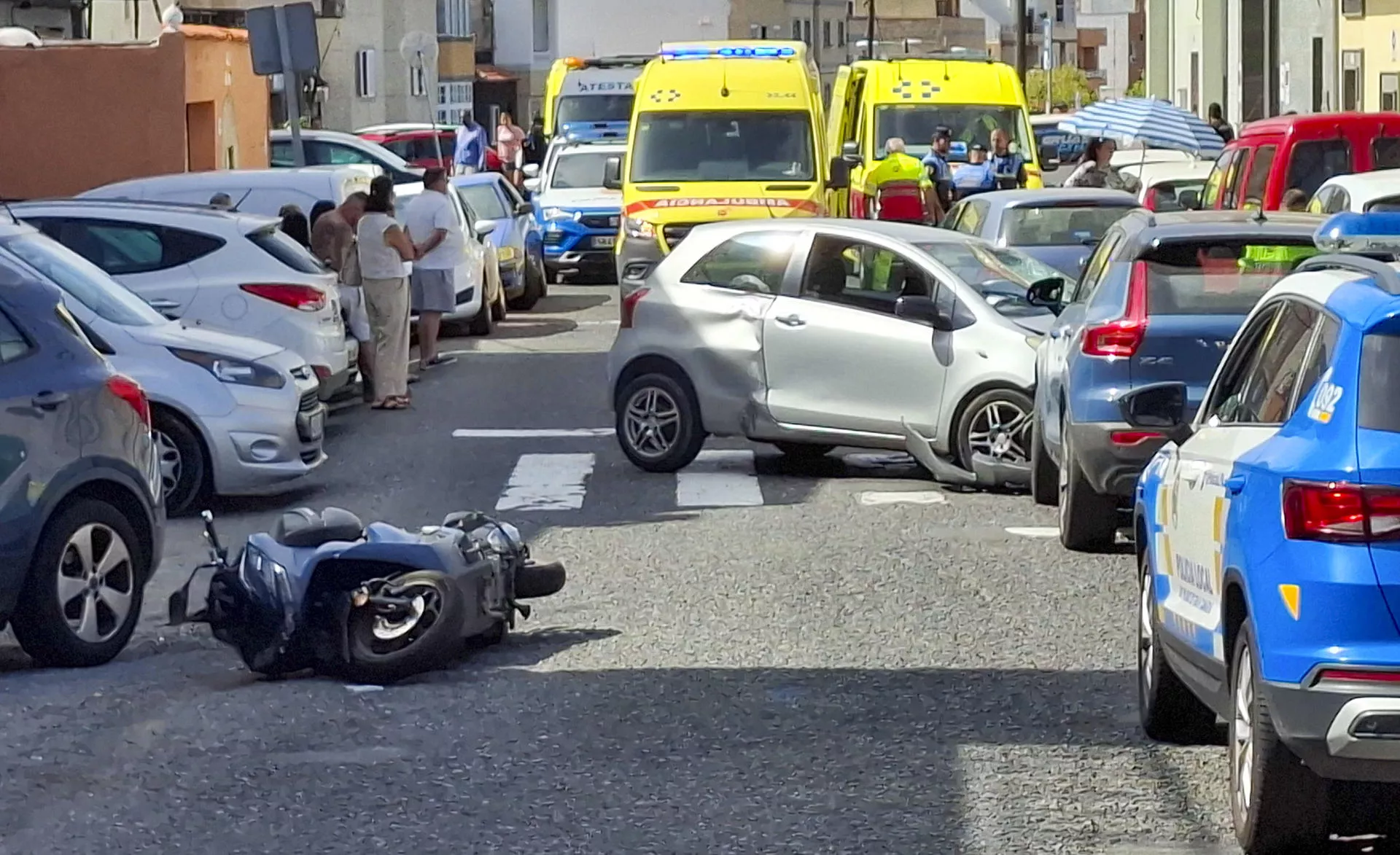 Accidente en Las Palmas en el que ha perdido la vida un hombre de 40 años, atropellado por un conductor borracho./ EFE