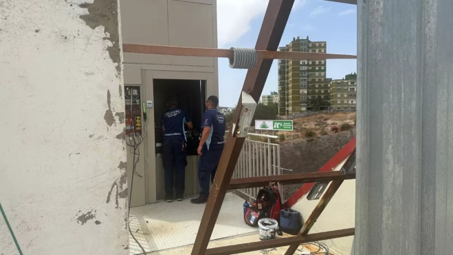 Operarios trabajando en el edificio 14 / MARCOS MORENO - ATLÁNTICO HOY Operarios trabajando en el edificio 14 / MARCOS MORENO - ATLÁNTICO HOY