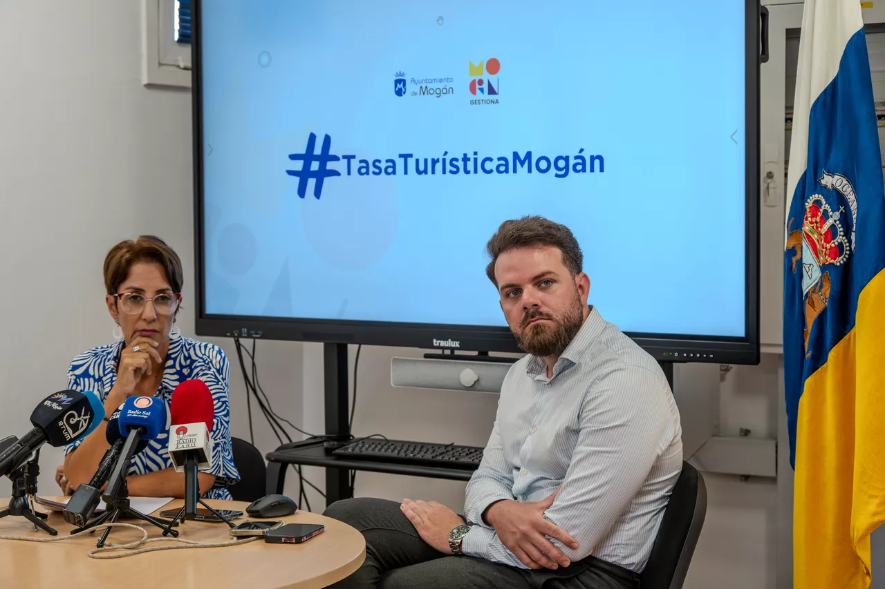 Onalia Bueno y Eduardo Álamo durante la rueda de prensa. AYUNTAMIENTO DE MOGÁN