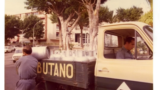 Reparto a domicilio de gas butano en Santa Cruz de Tenerife(Archivo histórico DISA) Reparto a domicilio de gas butano en Santa Cruz de Tenerife(Archivo histórico DISA)