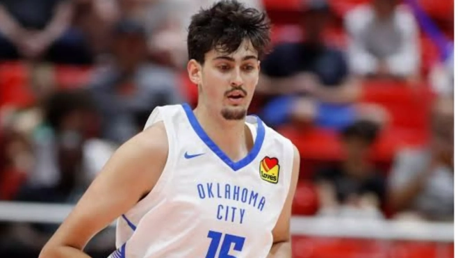 Aday Mara, de madre canaria, durante un partido de los Oklahoma City Thunder. / NBA Aday Mara, de madre canaria, durante un partido de los Oklahoma City Thunder. / NBA