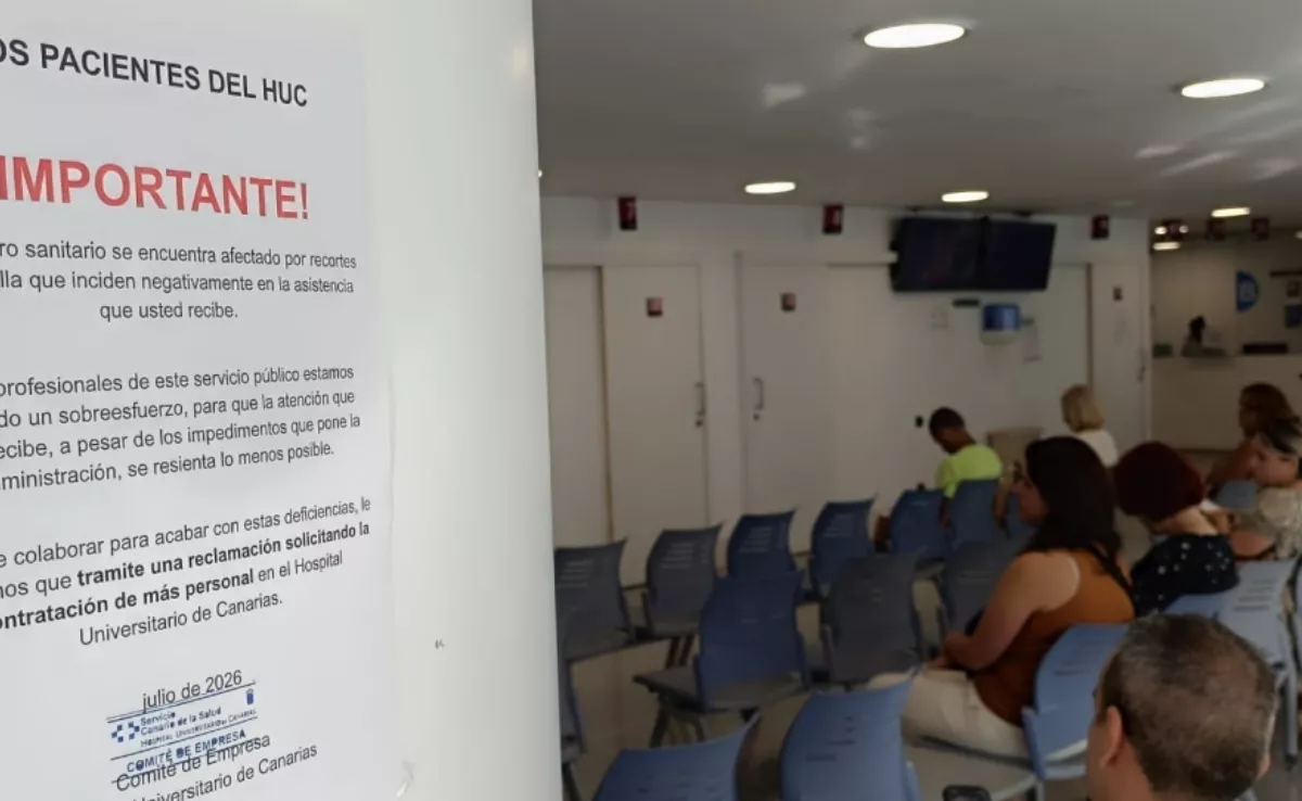 Cartel de los trabajadores del HUC denunciando falta de personal./ CEDIDA