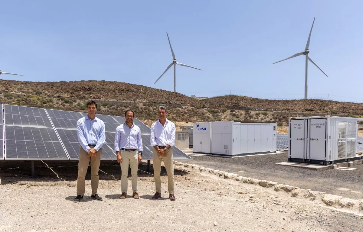 Canarias estrena su mayor batería renovable en una antigua pista de motocross ilegal