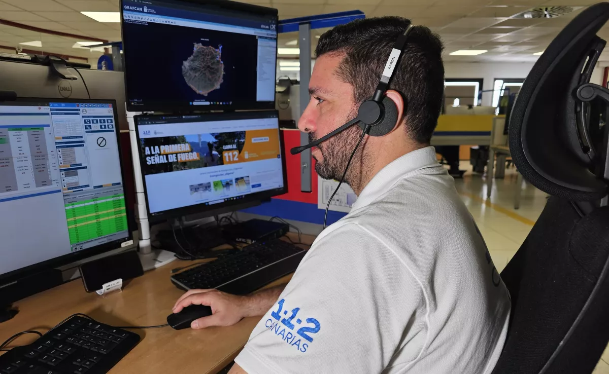 Imagen de un trabajador del 112 Canarias / 112 CANARIAS