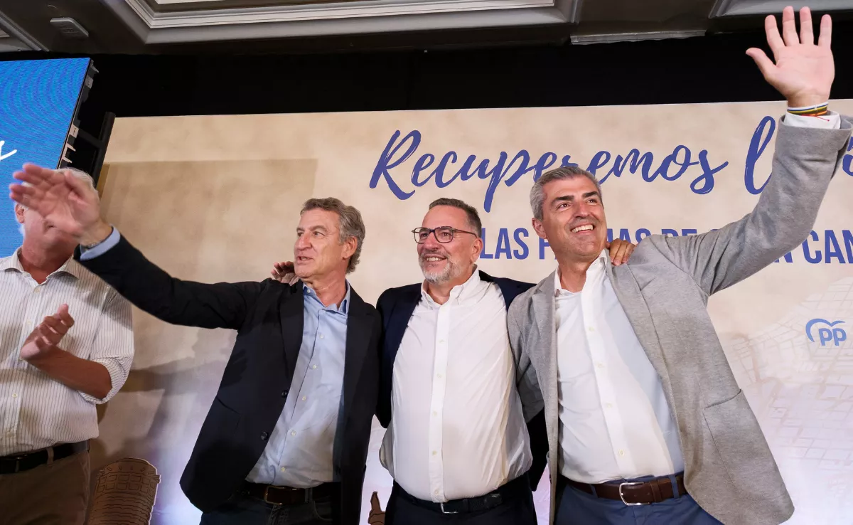 Feijóo, Poli Suárez y Manuel Domínguez / EFE - ÁNGEL MEDINA G.