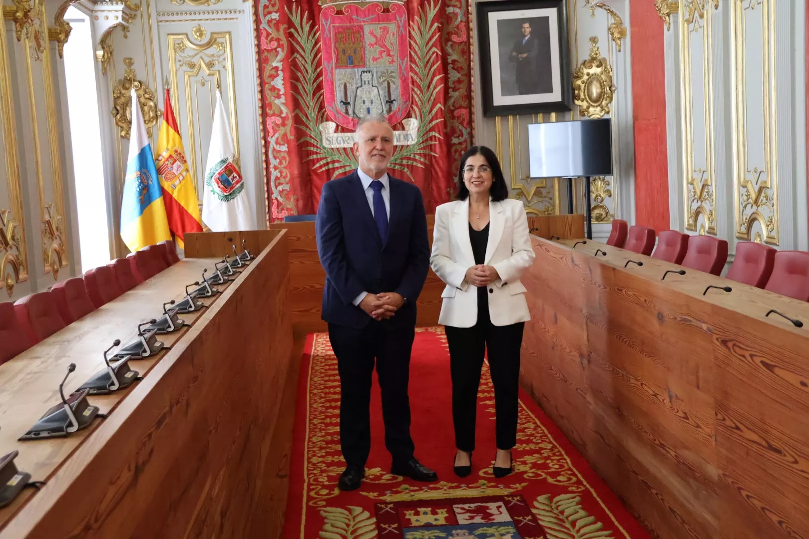 La alcaldesa recibe en las Casas Consistoriales al ministro de Política Territorial y Memoria Democrática    