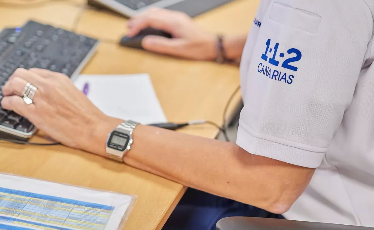 Imagen de una trabajadora del 112 Canarias / 112 CANARIAS