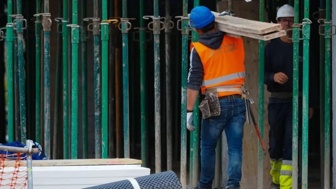Un trabajador de la construcción / EFE