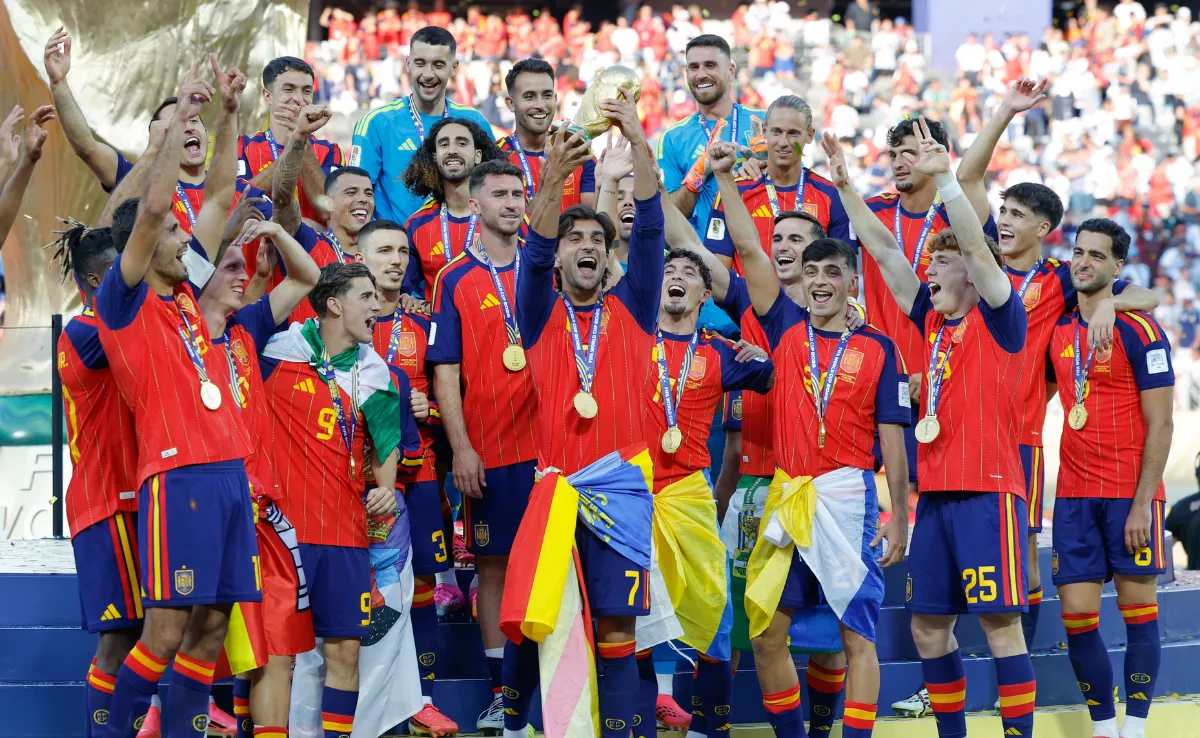 La selección española levanta la copa de mundo  EFE