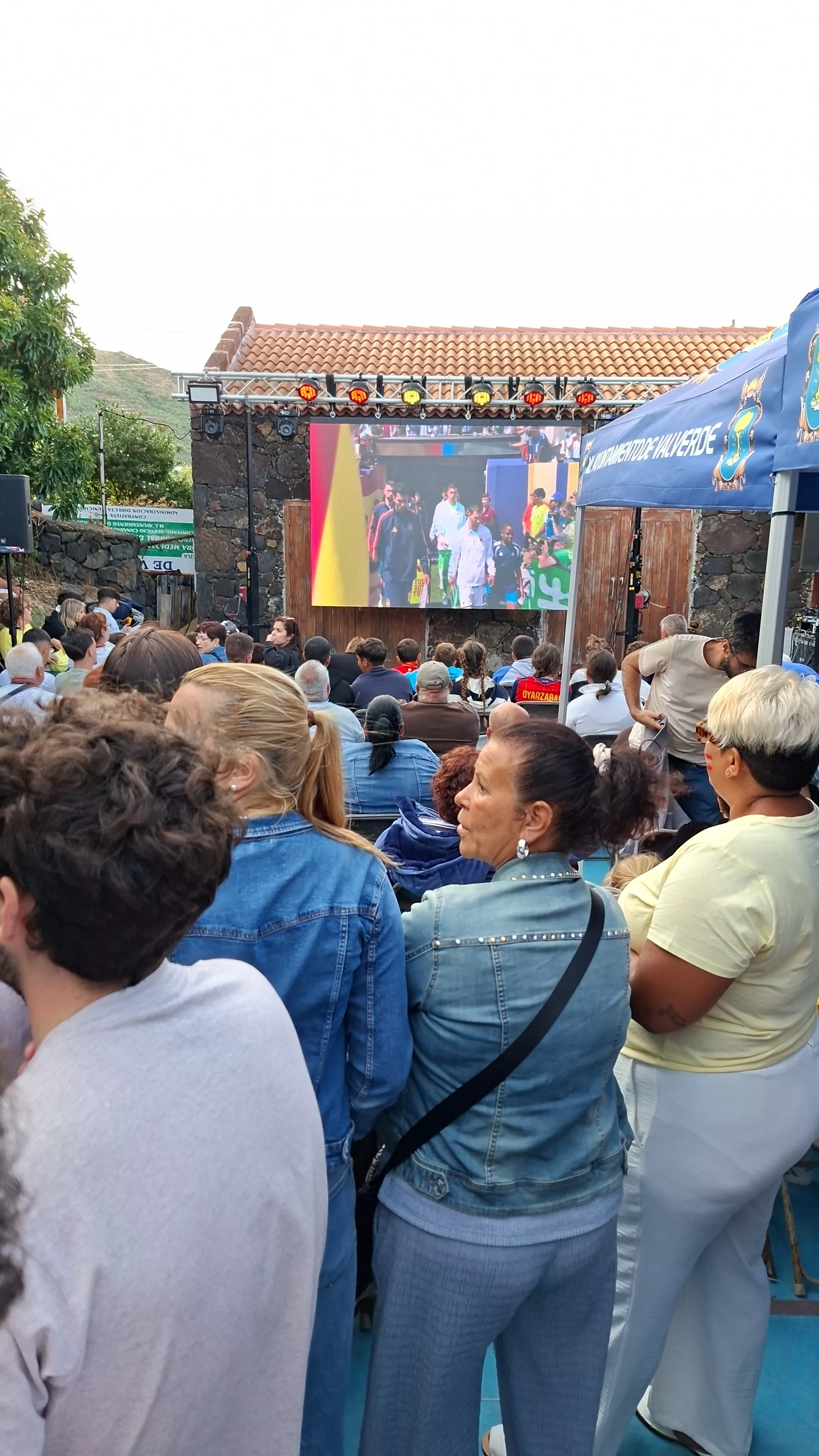 Pantalla gigante en Isora (El Hierro) para la final del Mundial./ AH Pantalla gigante en Isora (El Hierro) para la final del Mundial./ AH