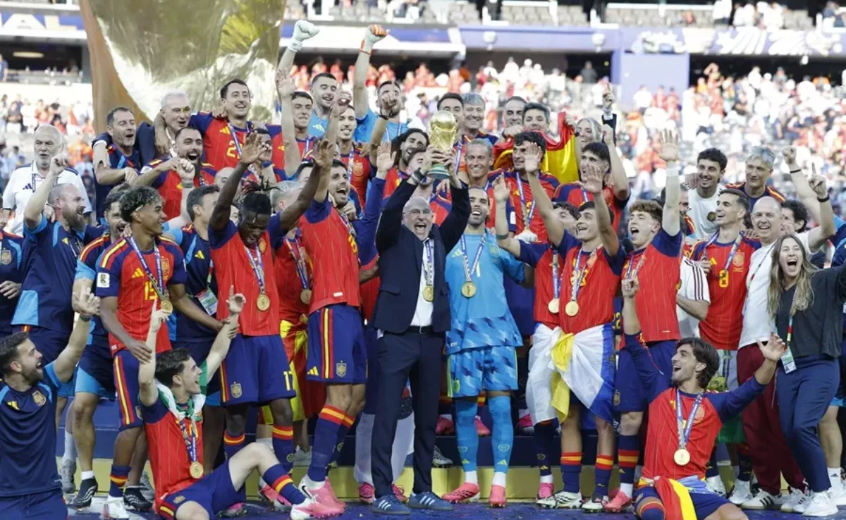 Momento en el que la Selección levanta la Copa del Mundo / EFE