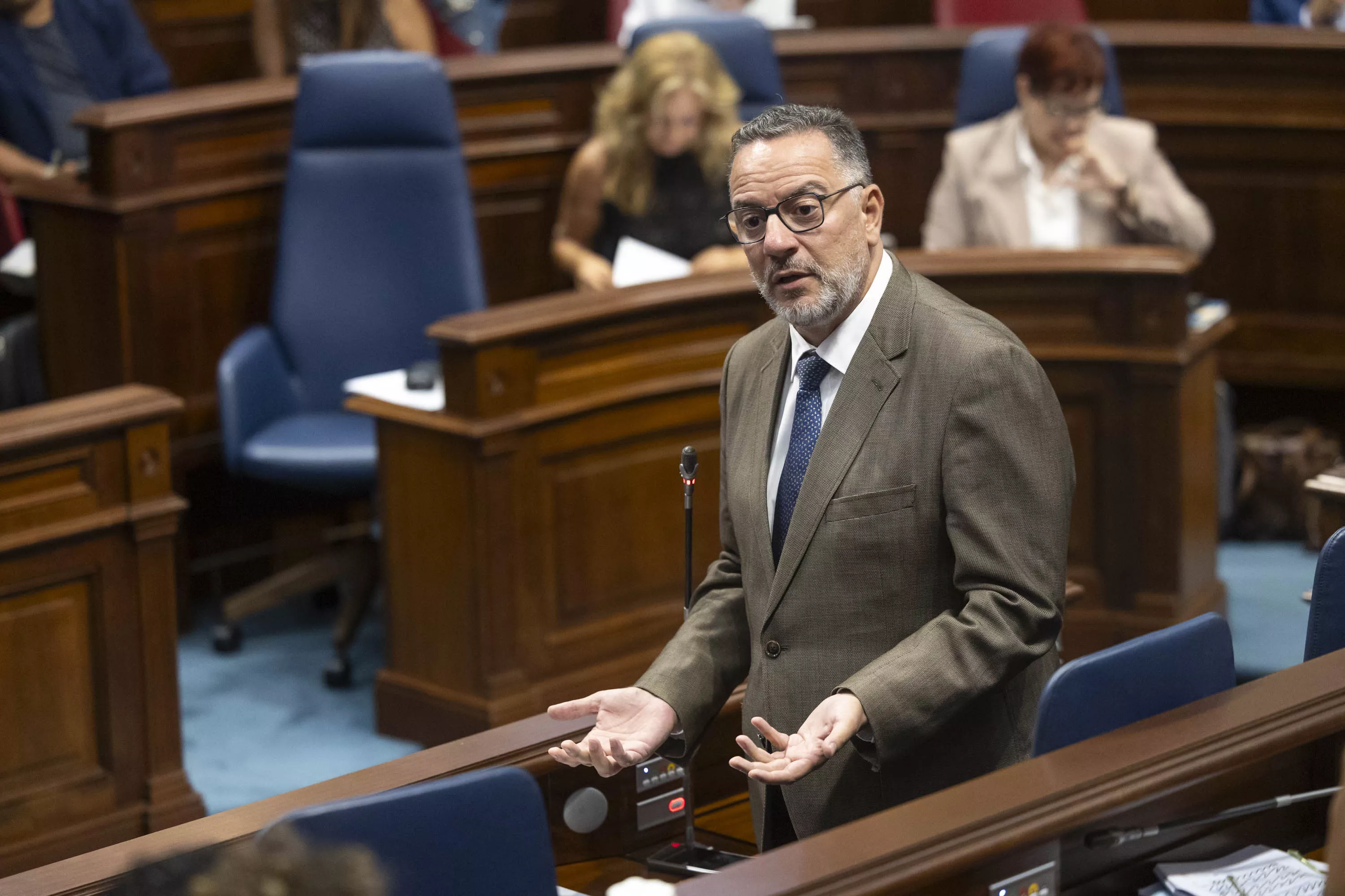 El consejero de Educación del Gobierno de Canarias, Poli Suárez. / MIGUEL BARRETO-EFE