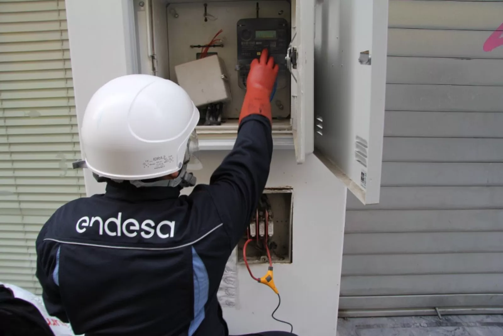 Un técnico de Endesa. / CEDIDA