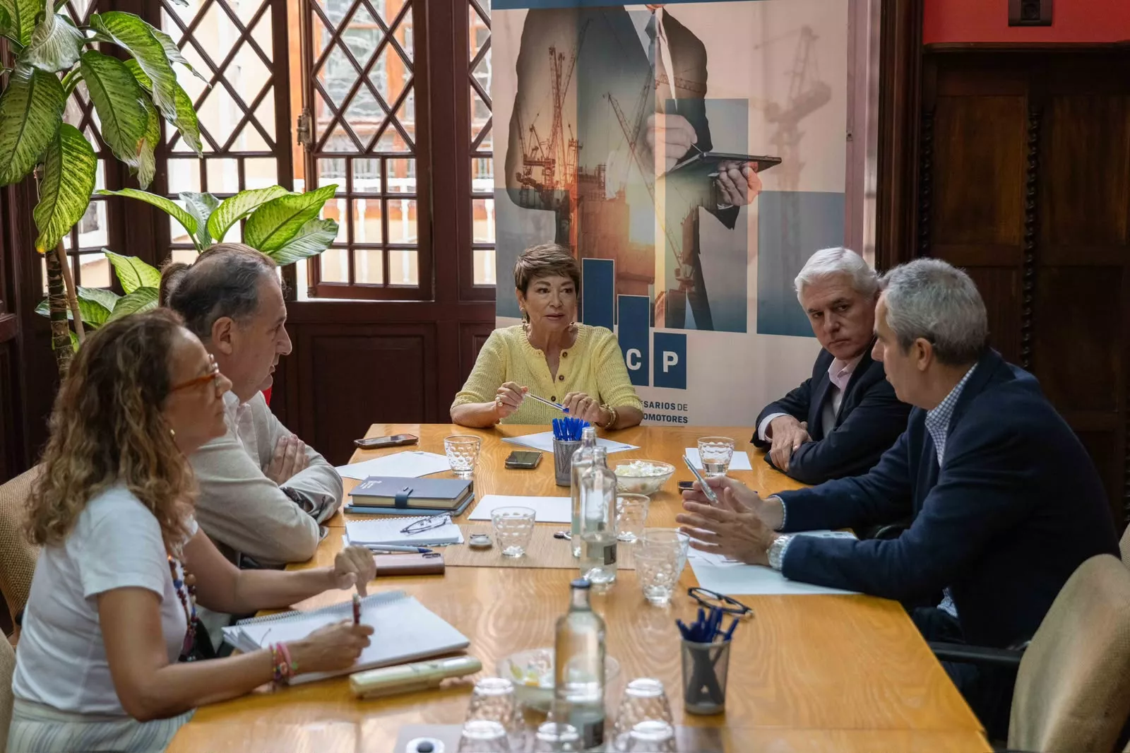 Reunión de trabajo con la presidenta de la Asociación de Empresarios Constructores y Promotores de la Provincia de Las Palmas. / CEDIDA