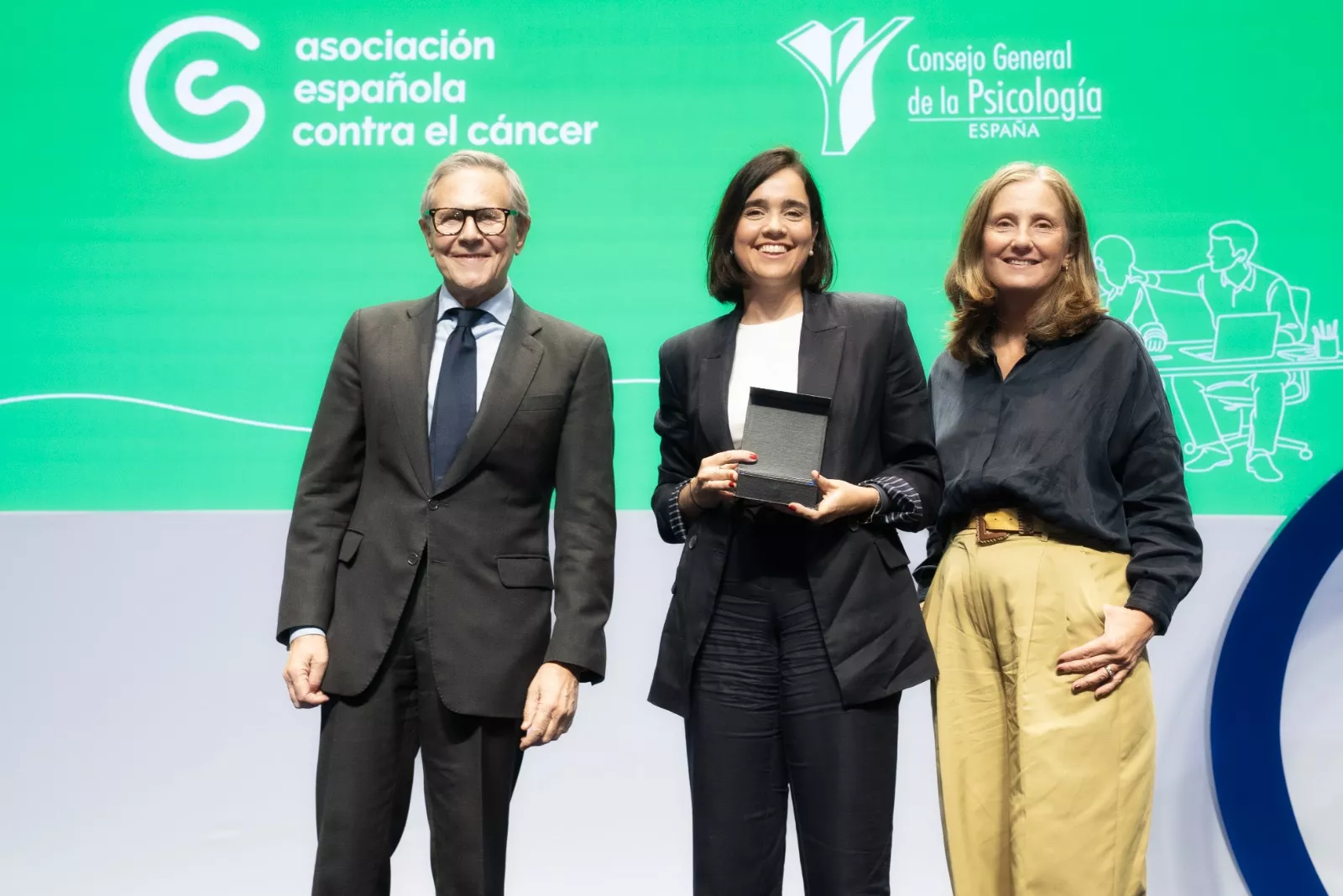 Fundación DinoSol recibe reconocimiento AECC. / HIPERDINO