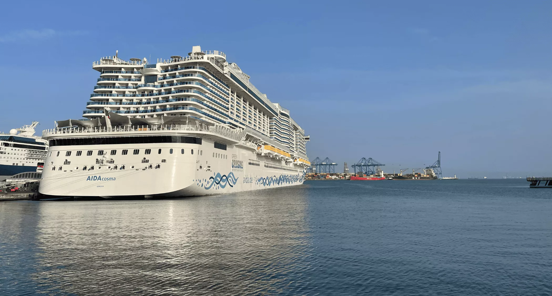 Crucero en el Puerto de Las Palmas. / AH