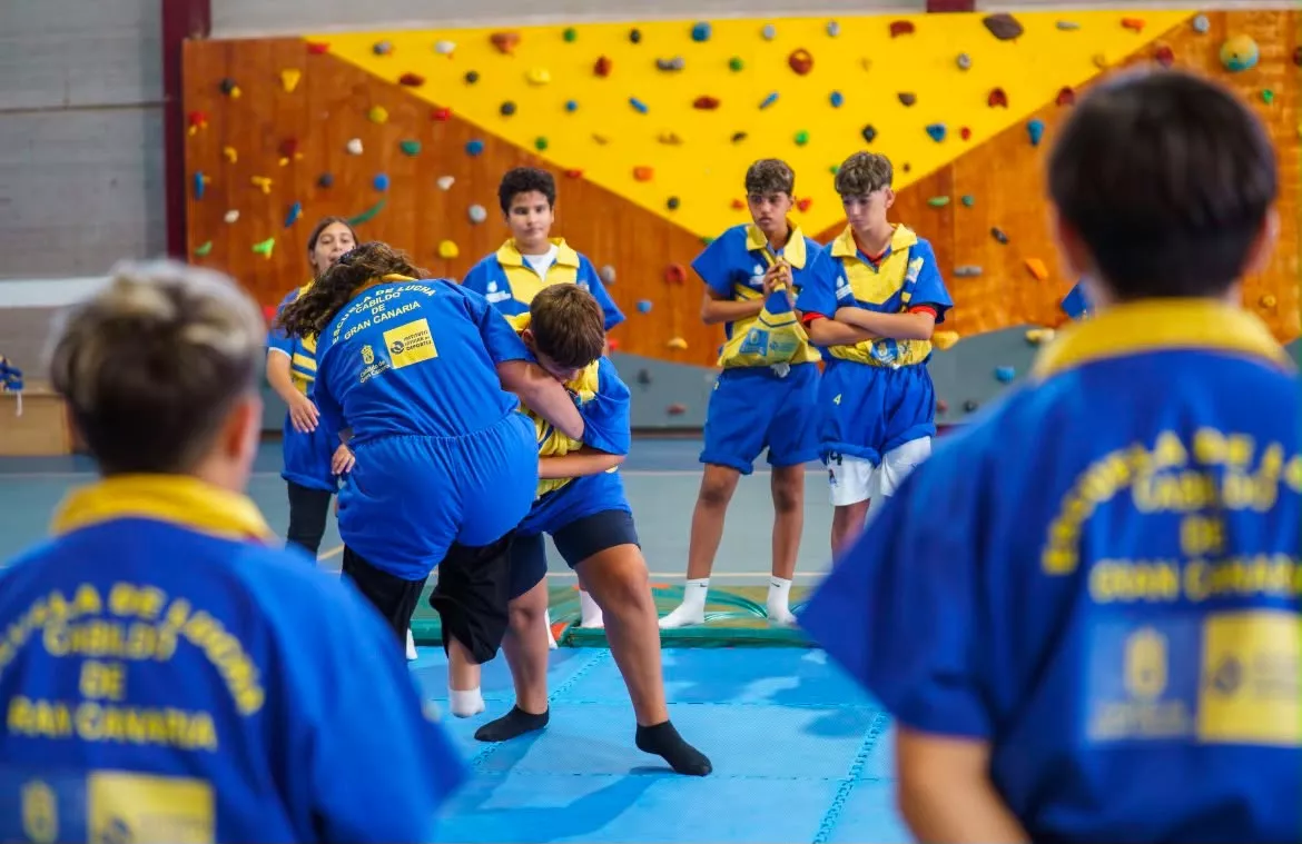 Programa de las Escuelas de Lucha Canaria. / CEDIDA