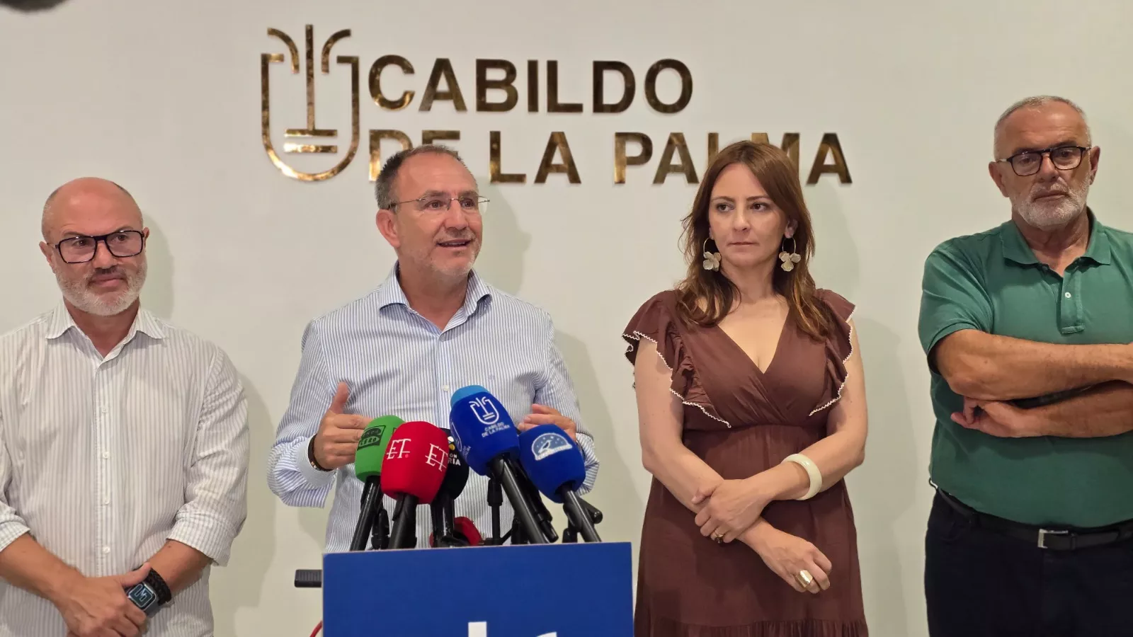 El presidente del Cabildo de La Palma, Sergio Rodríguez, y la consejera de Presidencia, Nieves Lady Barreto. / CEDIDA