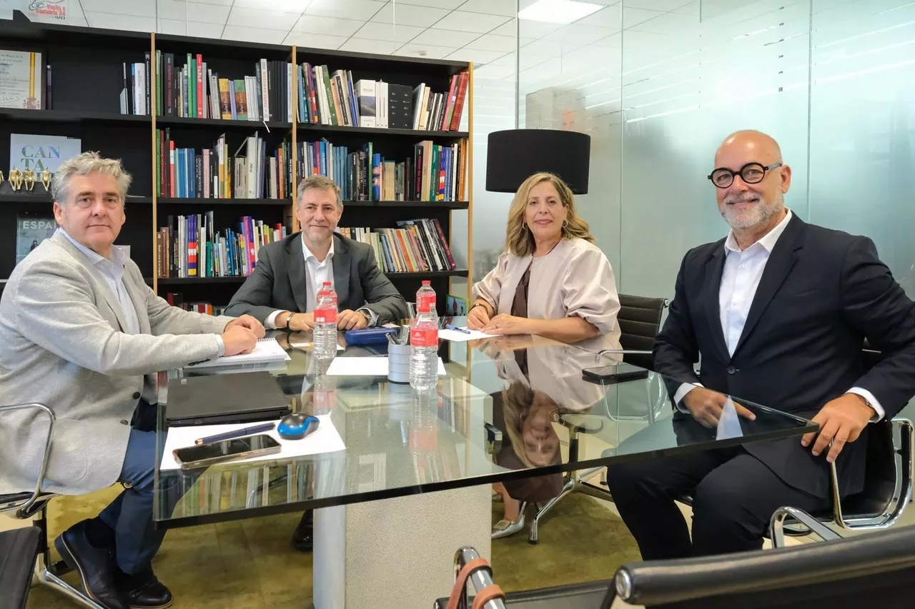 Reunión entre representantes del Patronato Insular de Turismo de Fuerteventura y la Consejería de Turismo del Gobierno de Cantabria. / CABILDO DE FUERTEVENTURA