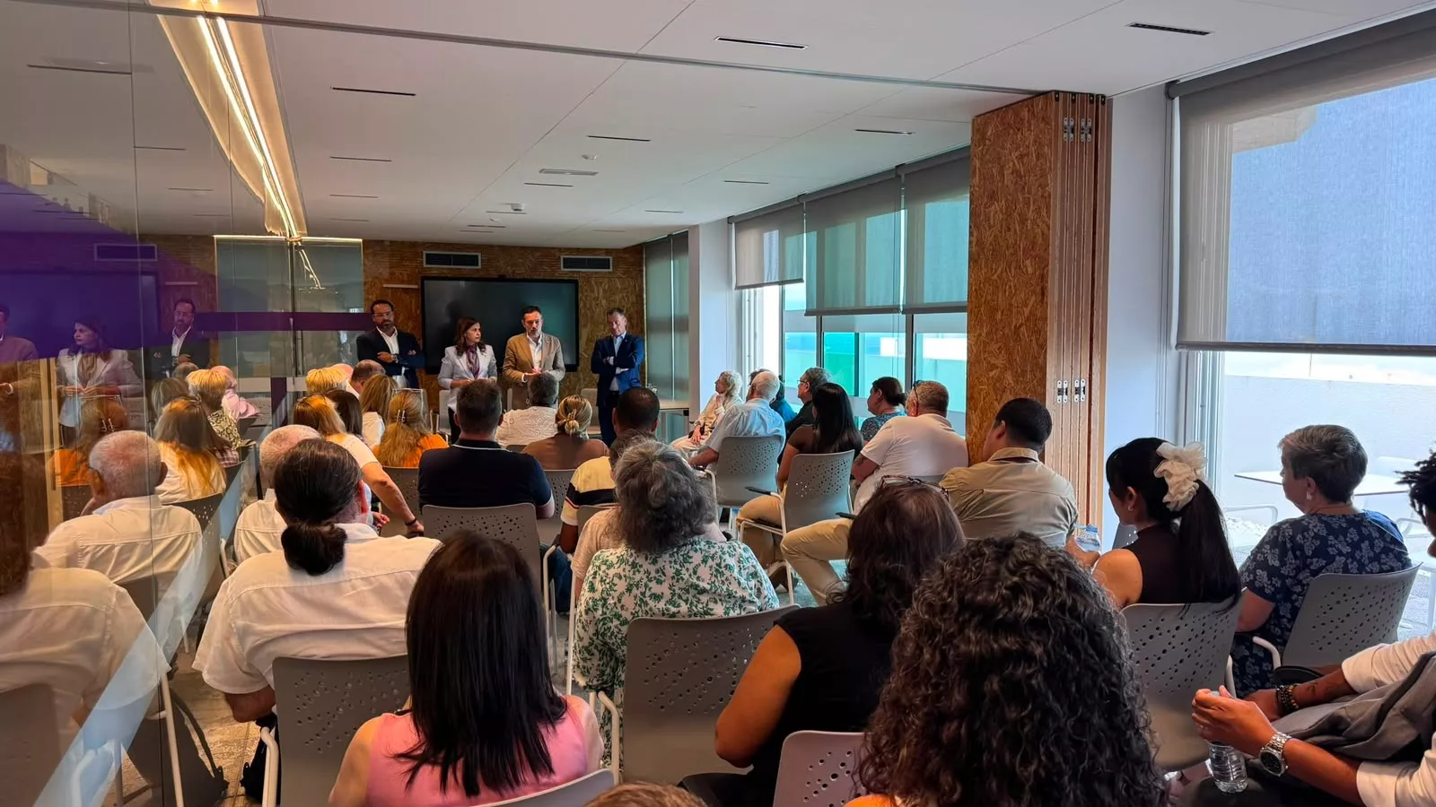 Reunión de los consejeros del Cabildo de Tenerife con representantes de entidades venezolanas. / CEDIDA