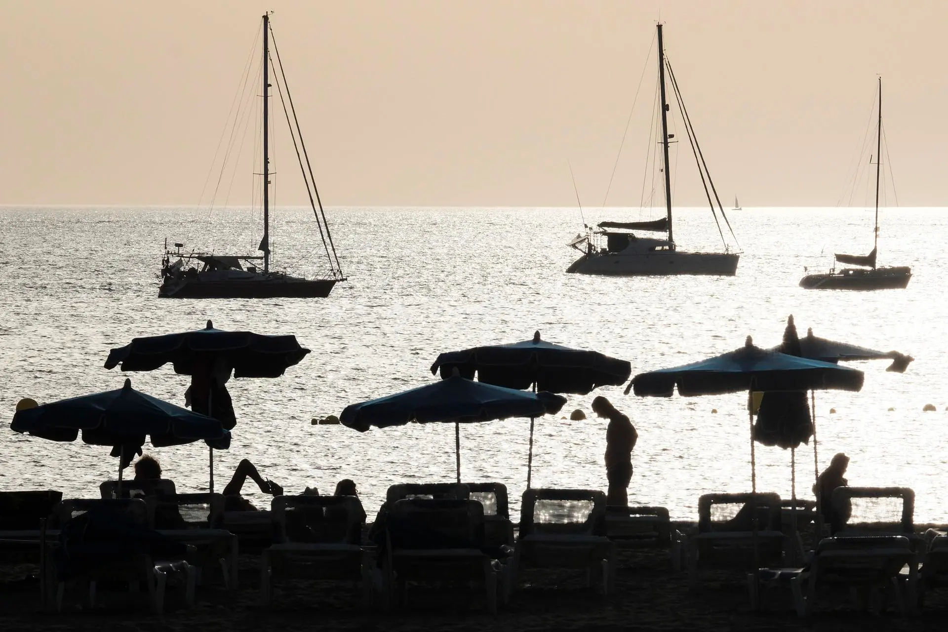 Calor en Canarias. / EFE - ALBERTO VALDÉS