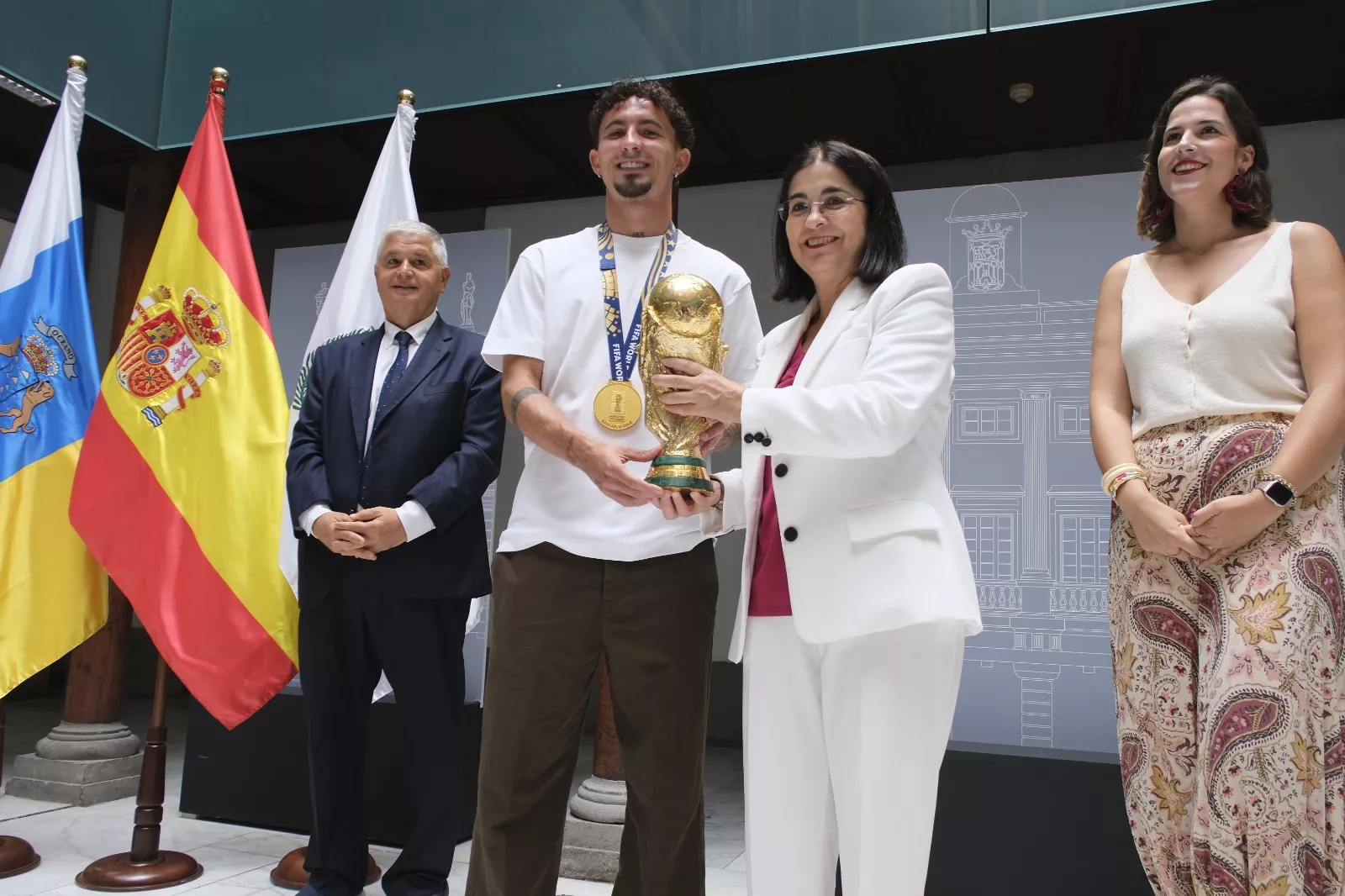 Yéremi Pino junto a Darias, Campoamor y Arencibia. AYUNTAMIENTO LPA