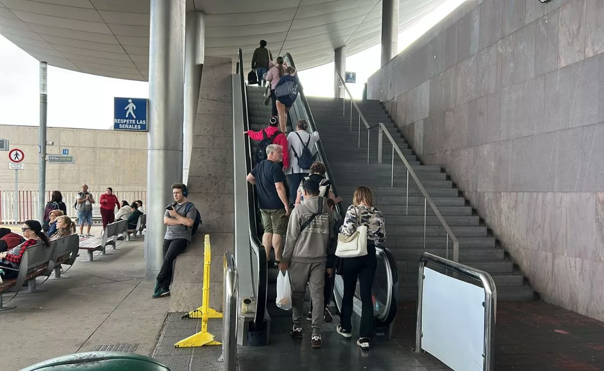 Escaleras mecánicas en el Intercambiador de guaguas de Santa Cruz | CABILDODETENERIFE
