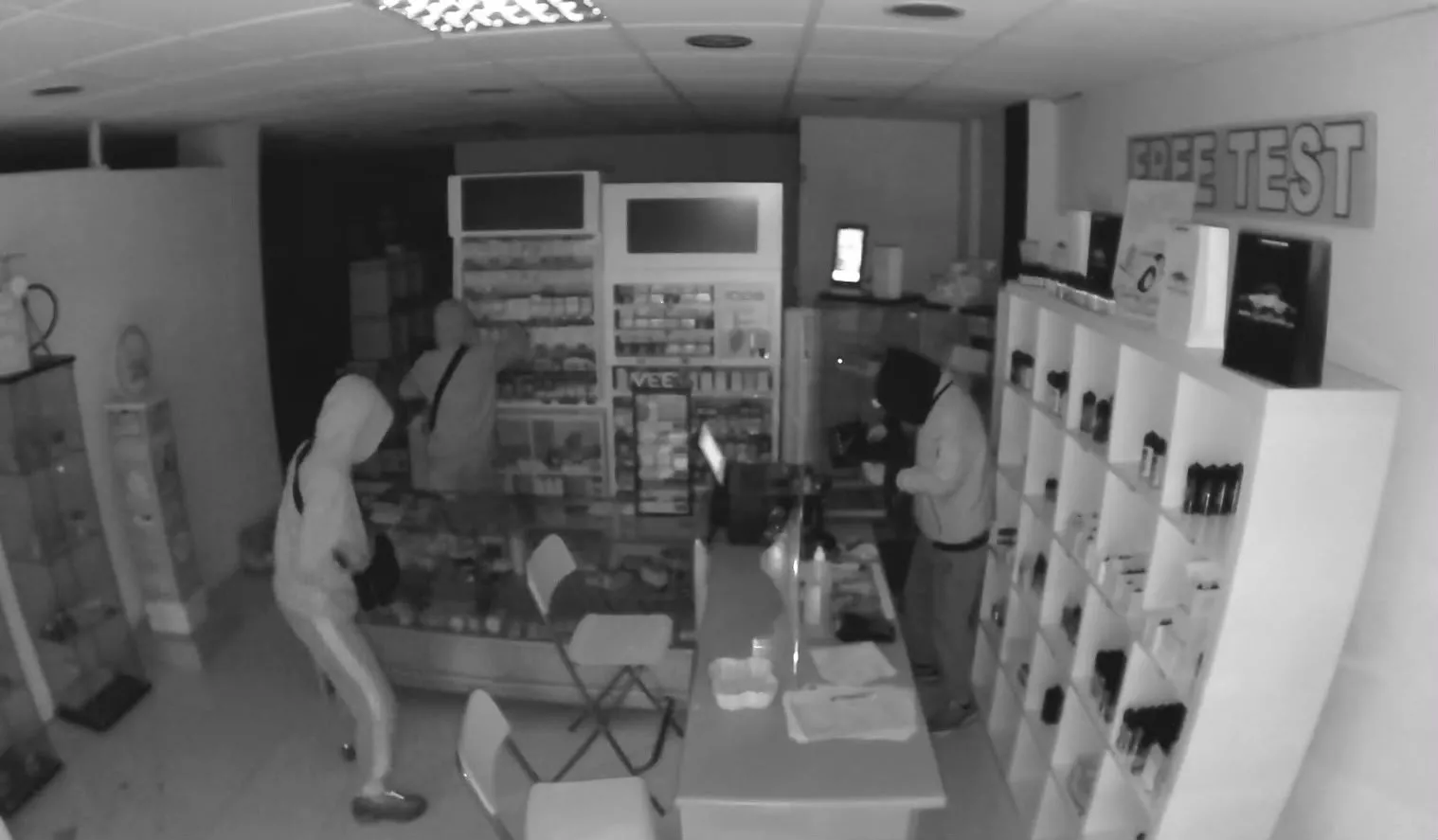 La Guardia Civil detiene a tres menores por 12 robos en comercios del sur de Tenerife. / GUARDIA CIVIL