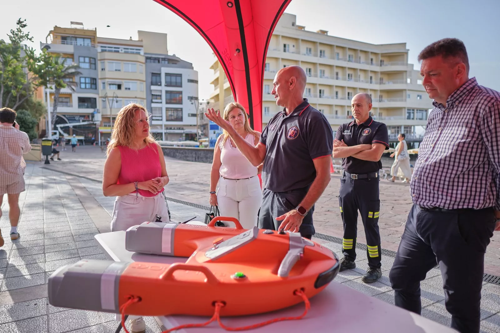 Presentación de los drones acuáticos de rescate en Tenerife. / CABILDO DE TENERIFE