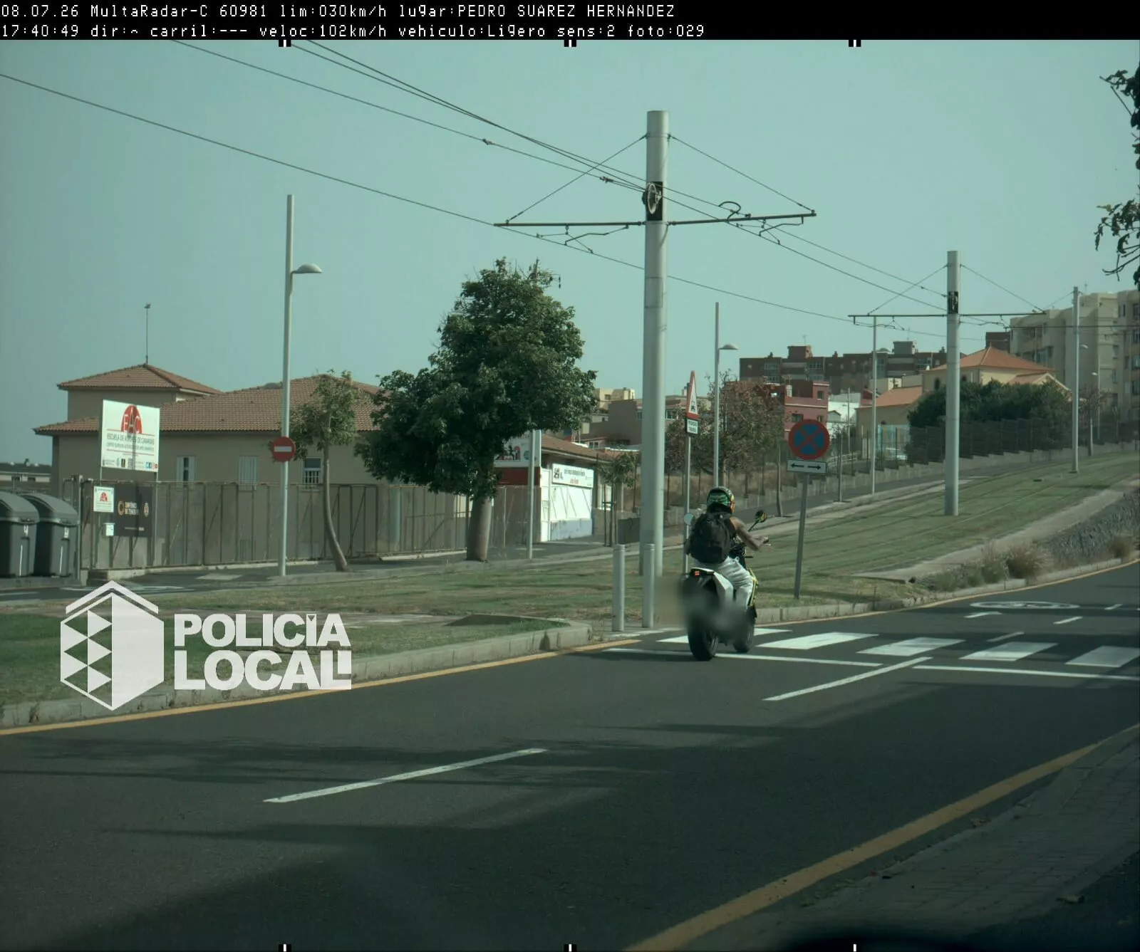 Un joven circula a 102 km/h por una vía limitada a 30 en Santa Cruz. / POLICÍA LOCAL DE SANTA CRUZ DE TENERIFE