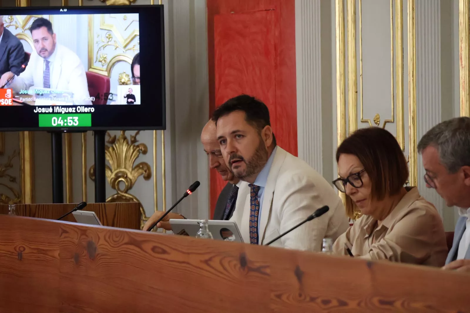 El concejal Josué Íñiguez, durante el pleno del mes de julio. / AYUNTAMIENTO DE LAS PALMAS DE GRAN CANARIA